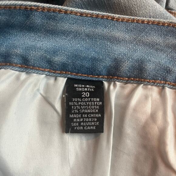 NWT! Rue 21 Light Wash Distressed High Rise Shortie Jean Short Size 20 - Picture 3 of 10